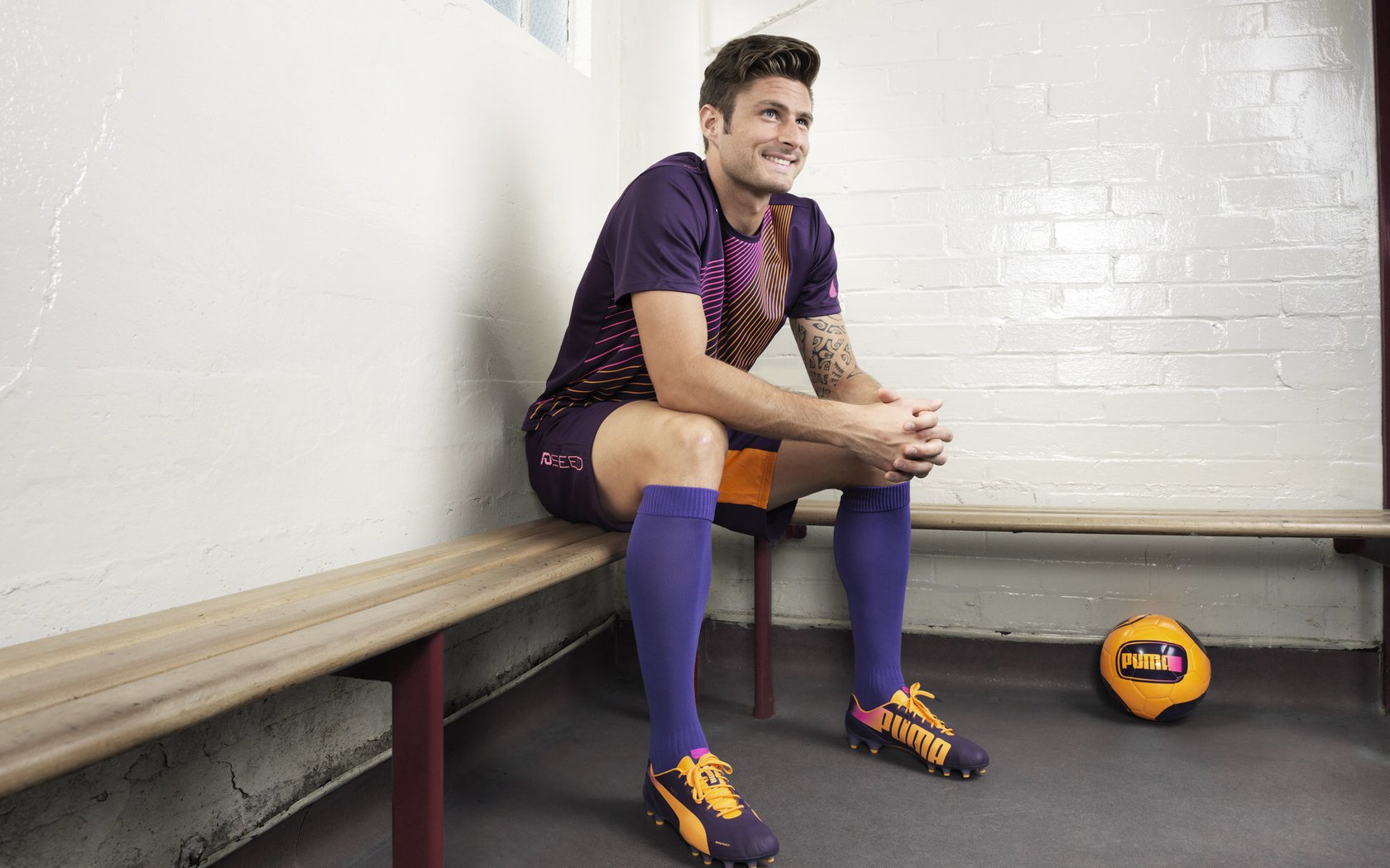 欧冠焦点战：曼城与巴黎3比3战平 哈兰德姆巴佩双双破门